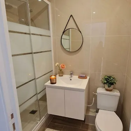 An In The Very Center Of The For 8 Guests Nearby Are A Tram Stop And Train Station Apartamento Niza