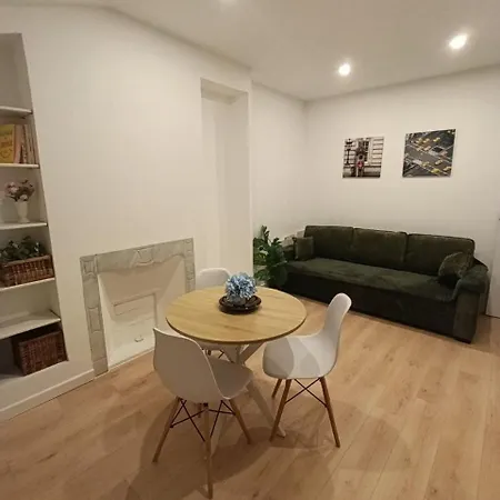 An In The Very Center Of The For 8 Guests Nearby Are A Tram Stop And Train Station Apartamento
