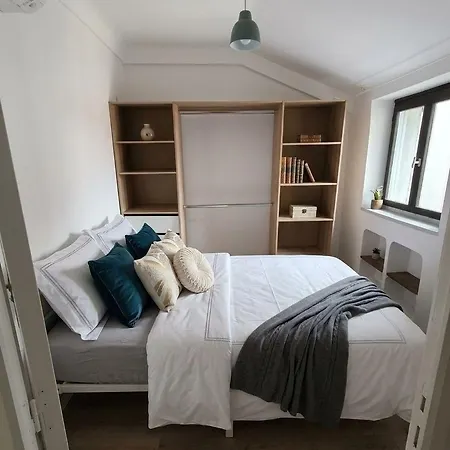 An In The Very Center Of The For 8 Guests Nearby Are A Tram Stop And Train Station * Niza